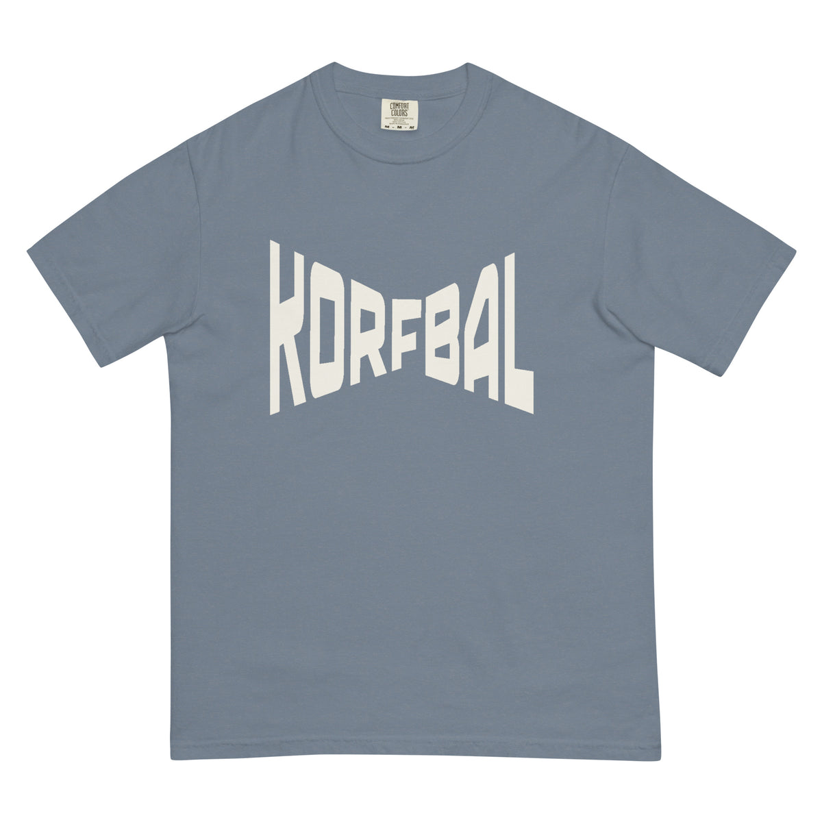 T-shirt in lichtgrijsblauw (Blue Jean) met KORFBAL in brede witte blokletters over de borst