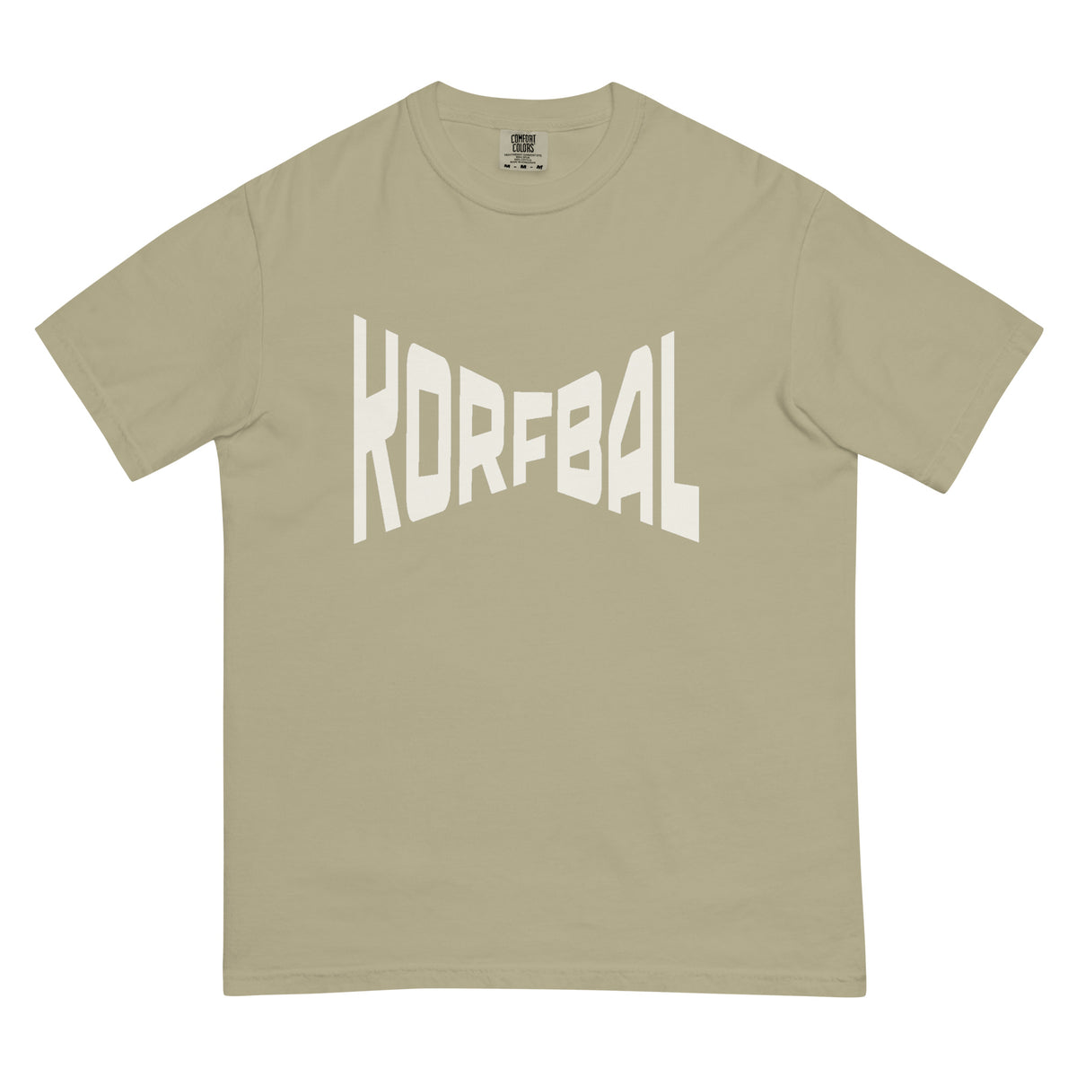 Kakikleurig t-shirt met KORFBAL in brede witte blokletters over de borst